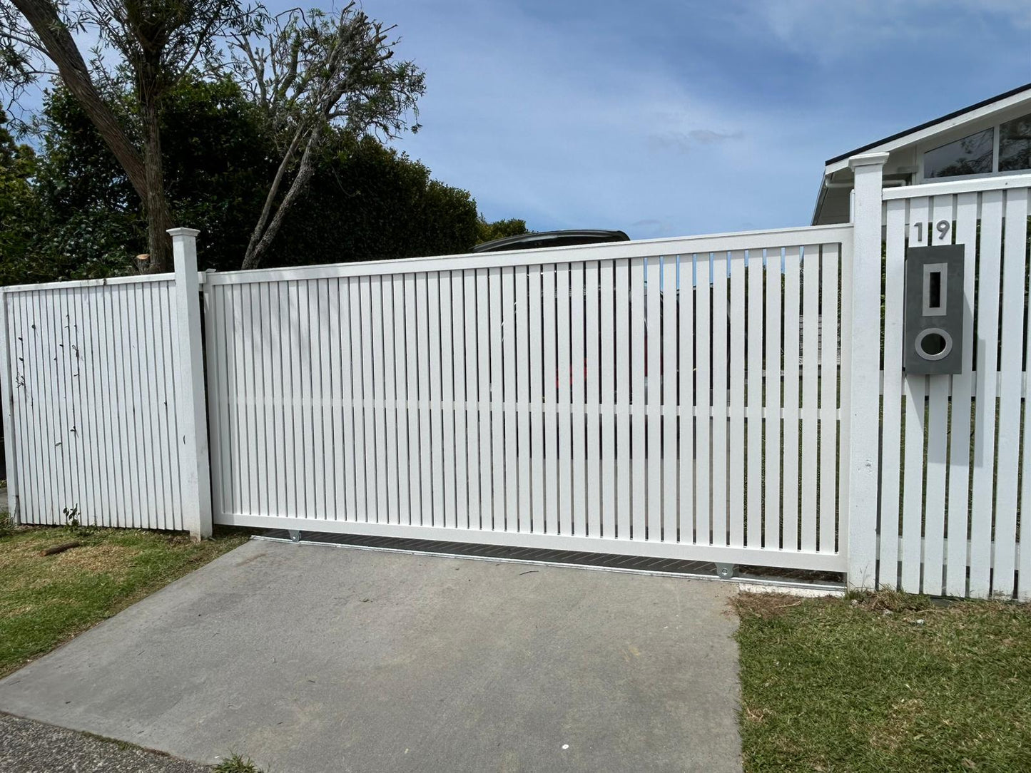 Aluminum Sliding Gate - FGSG19 - WHITE