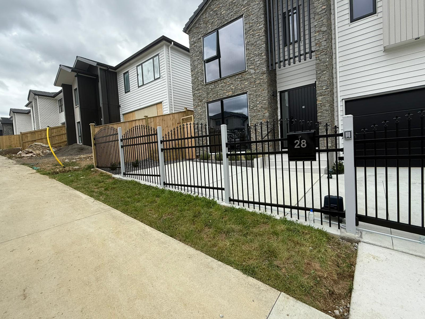 Aluminum Sliding Gate - FGSG15 - BLACK