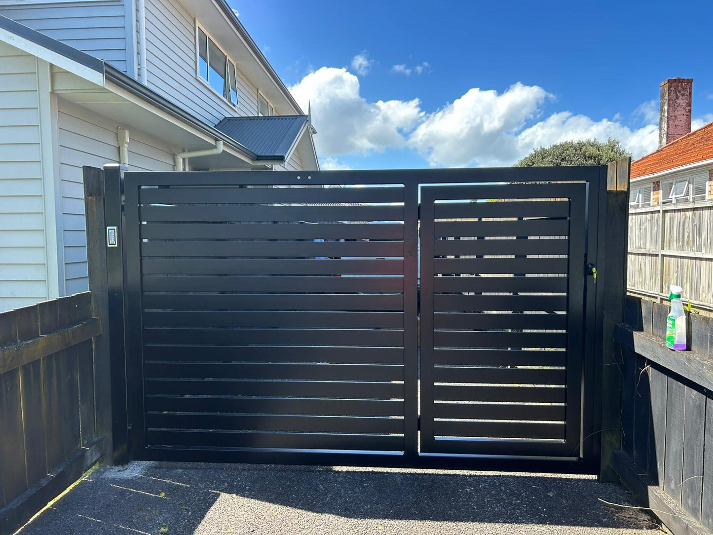 Aluminum Sliding Gate - Slat Horizontal FGSL12 - BLACK