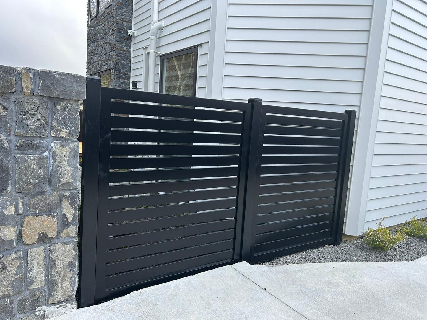 Aluminum Swing Gate - Horizontal Slat - BLACK