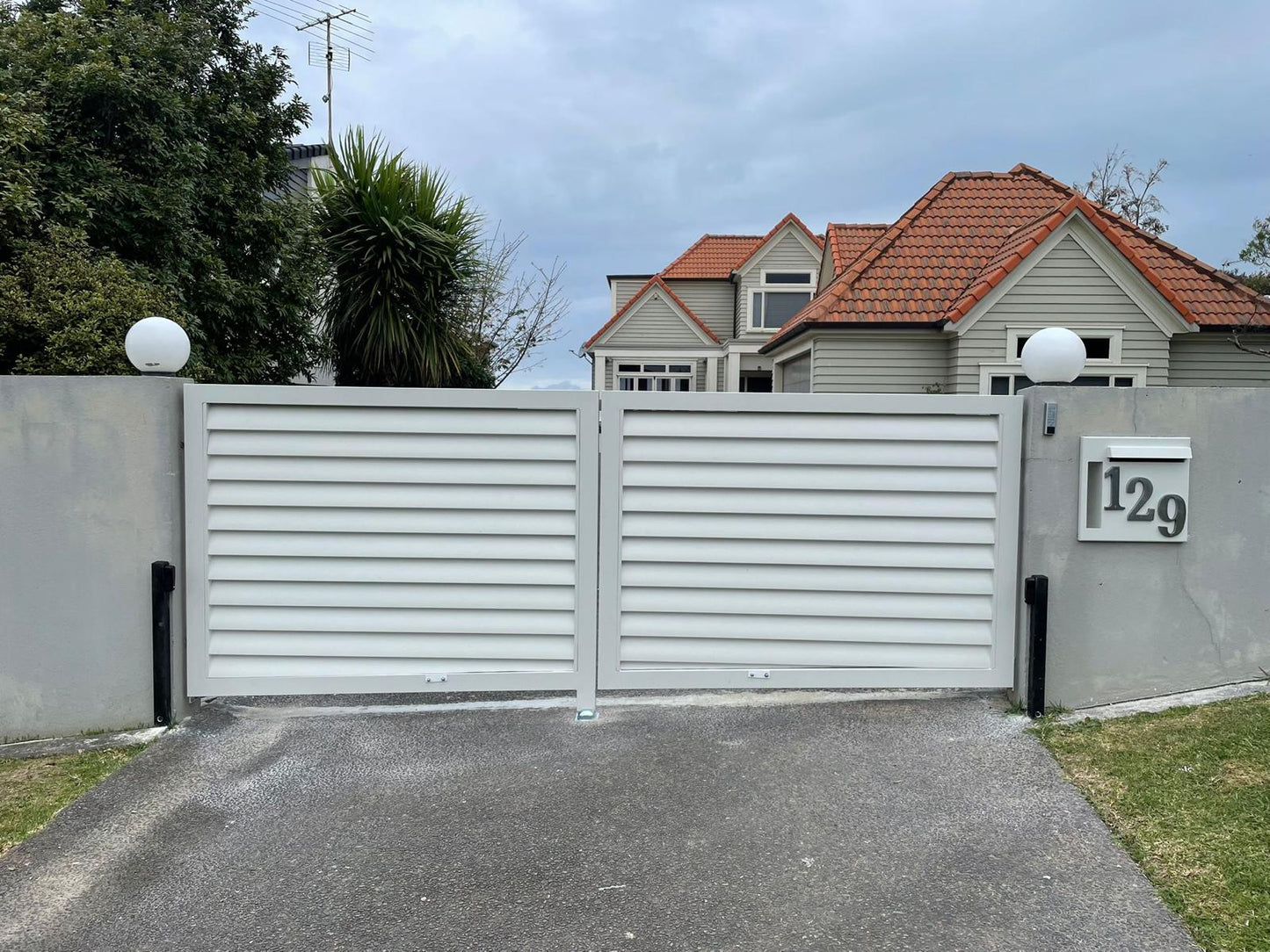 Aluminum Double Swing Gate - Louvre Style - WHITE