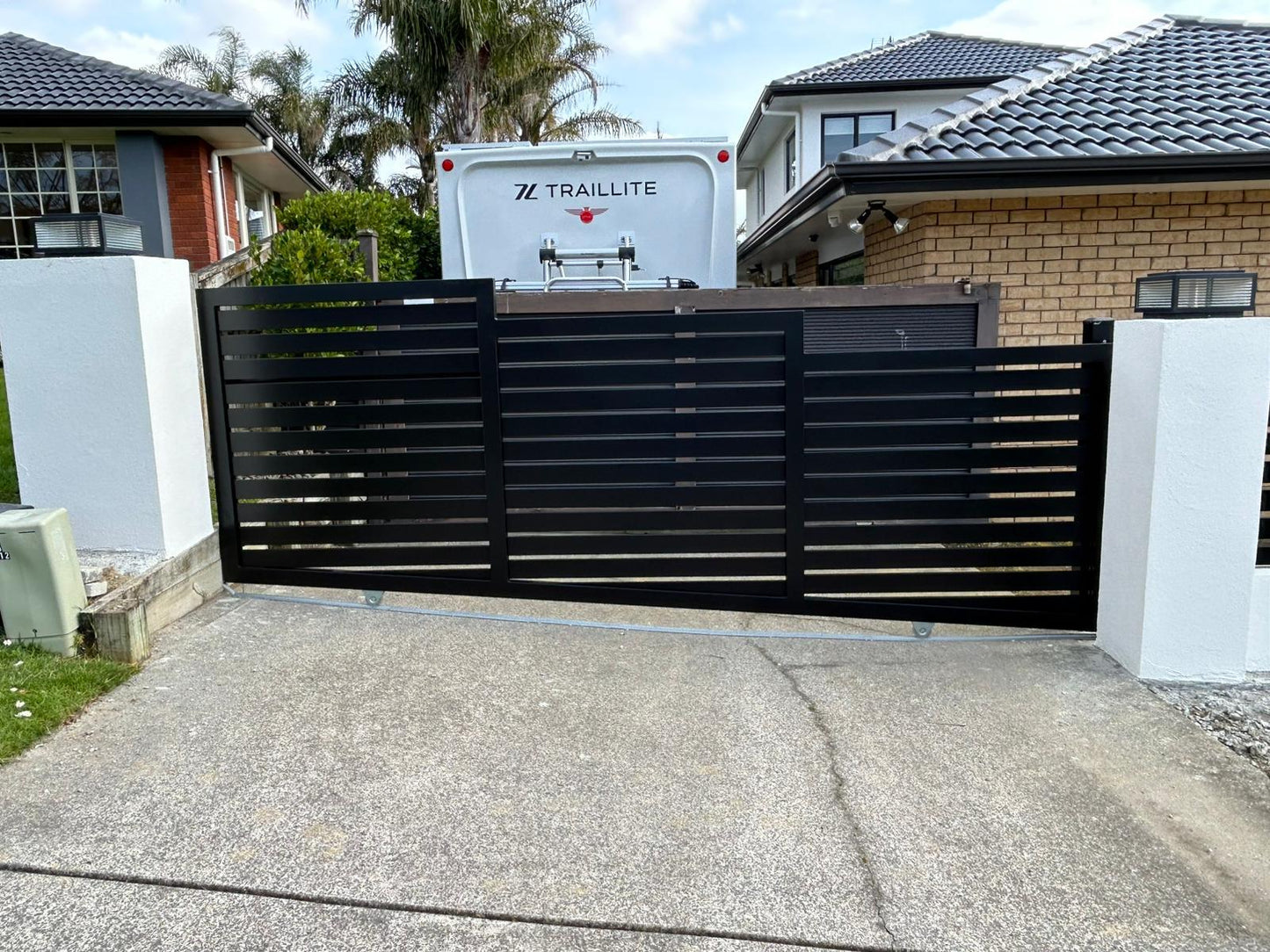 Aluminum Sliding Gate - FGLV04 - BLACK