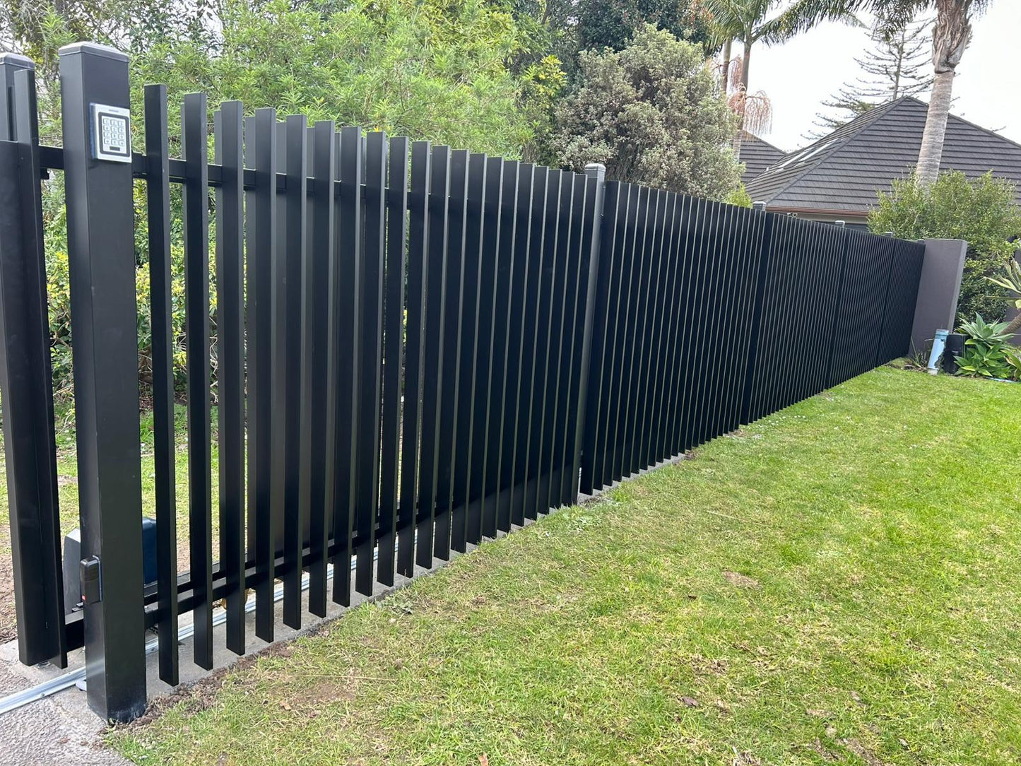 Aluminum Sliding Gate - GFSG07 - BLACK