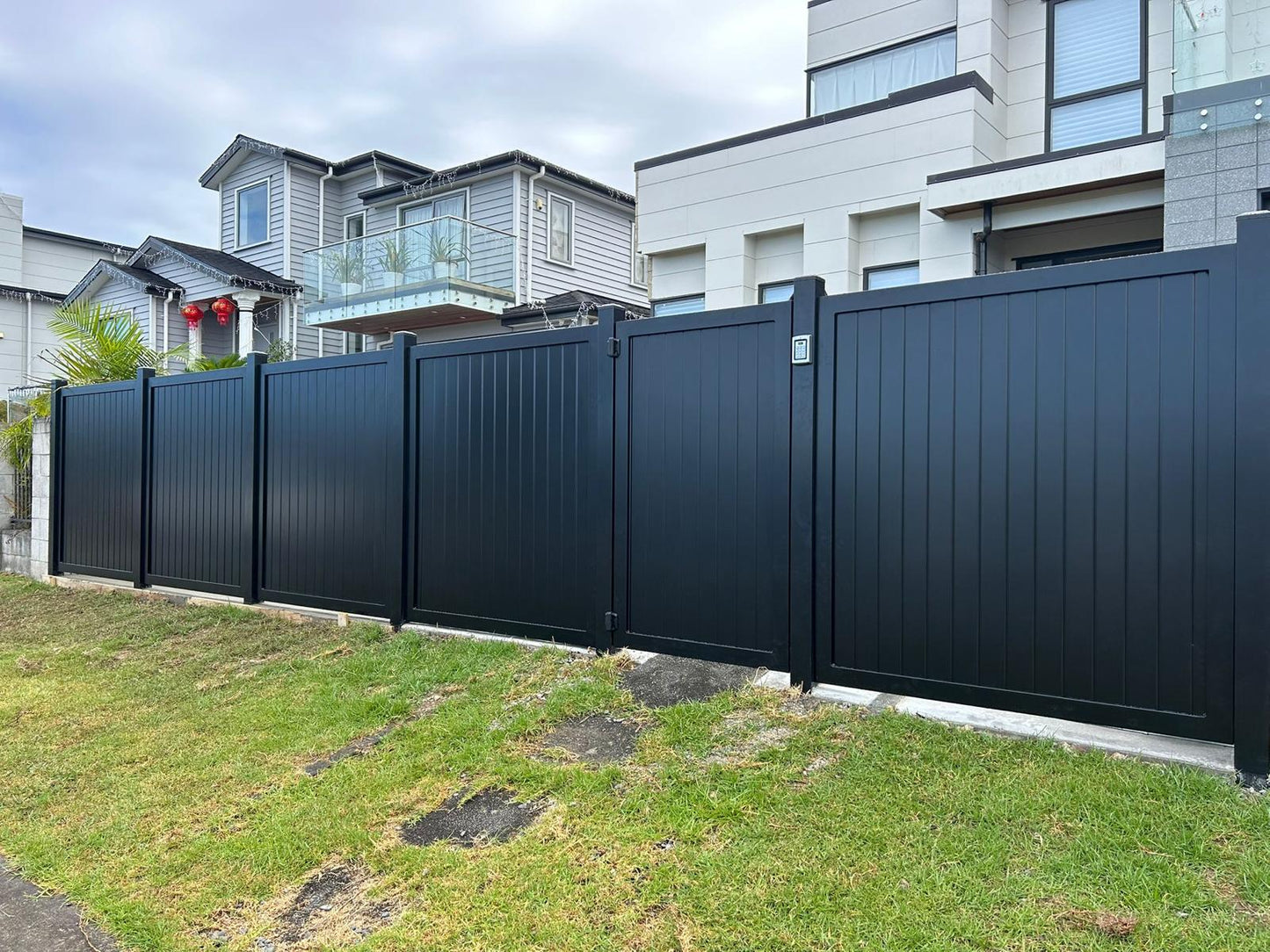 Aluminum Swing Gate - Solid FGSG01 - BLACK