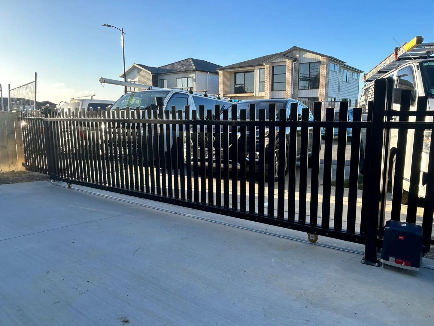 Aluminum Sliding Gate - FGWL 50 - BLACK